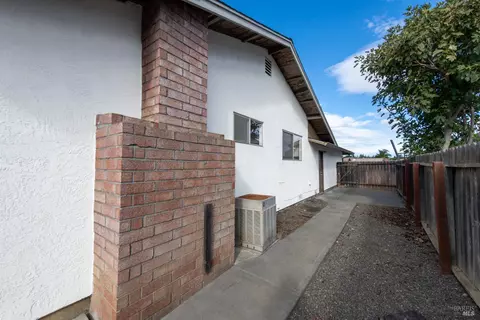 Exterior - 190 Fairview Dr, Vacaville, CA 95687 photo 7 of 12