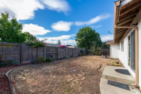 Exterior - 190 Fairview Dr, Vacaville, CA 95687 photo 6 of 12