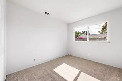 Bedroom - 190 Fairview Dr, Vacaville, CA 95687 photo 2 of 9