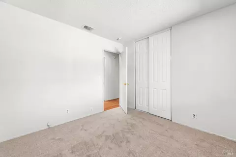 Bedroom - 190 Fairview Dr, Vacaville, CA 95687 photo 7 of 9