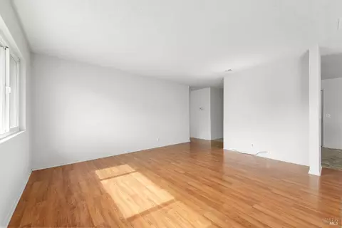 Living - 190 Fairview Dr, Vacaville, CA 95687 photo 7 of 8