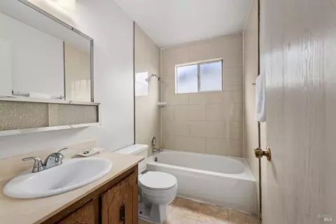 Bath - 190 Fairview Dr, Vacaville, CA 95687 photo 2 of 2