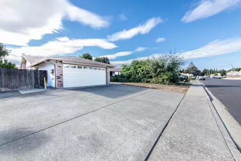 Exterior - 190 Fairview Dr, Vacaville, CA 95687 photo 1 of 12