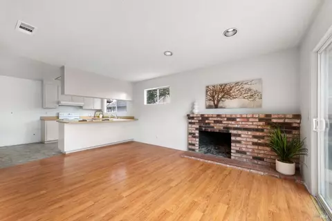 Living - 190 Fairview Dr, Vacaville, CA 95687 photo 4 of 8