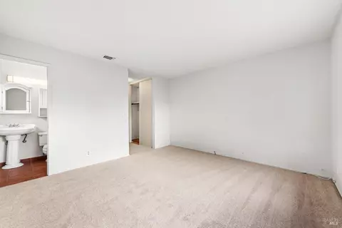 Bedroom - 190 Fairview Dr, Vacaville, CA 95687 photo 1 of 9