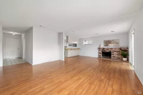 Living - 190 Fairview Dr, Vacaville, CA 95687 photo 1 of 8