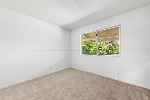 Bedroom - 190 Fairview Dr, Vacaville, CA 95687 photo 4 of 9
