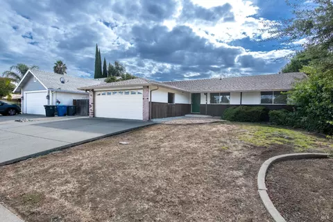 Exterior - 190 Fairview Dr, Vacaville, CA 95687 photo 4 of 12