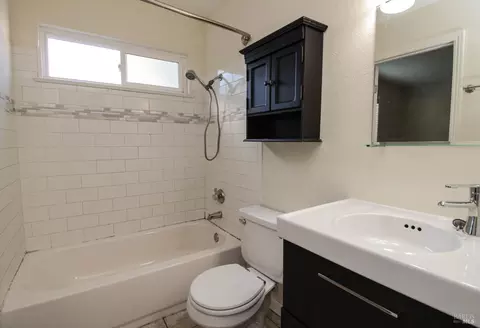 Bath - 357 Colonial Cir, Vacaville, CA 95687 photo 1 of 1