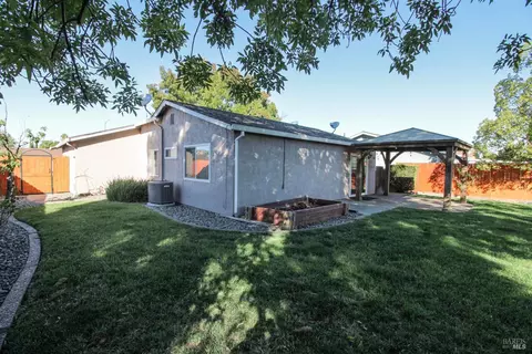 Exterior - 357 Colonial Cir, Vacaville, CA 95687 photo 2 of 9
