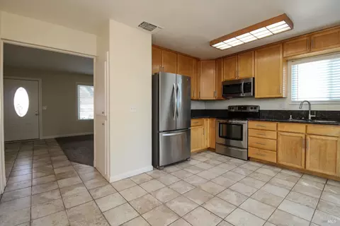 Kitchen - 357 Colonial Cir, Vacaville, CA 95687 photo 1 of 4
