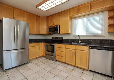 Kitchen - 357 Colonial Cir, Vacaville, CA 95687 photo 2 of 4
