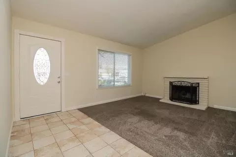 Living - 357 Colonial Cir, Vacaville, CA 95687 photo 1 of 2