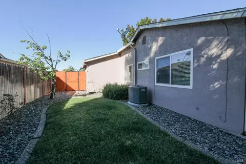 Exterior - 357 Colonial Cir, Vacaville, CA 95687 photo 7 of 9