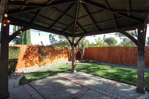 Exterior - 357 Colonial Cir, Vacaville, CA 95687 photo 6 of 9