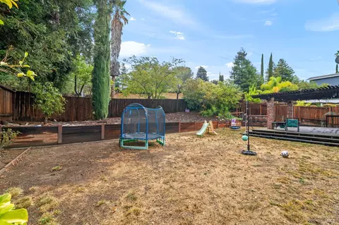 Exterior - 506 Midway Ct, Martinez, CA 94553 photo 8 of 11