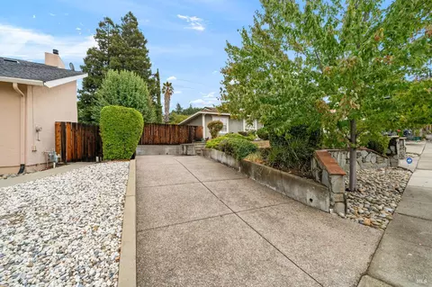 Exterior - 506 Midway Ct, Martinez, CA 94553 photo 2 of 11