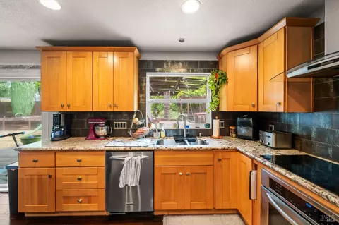 Kitchen - 506 Midway Ct, Martinez, CA 94553 photo 3 of 6
