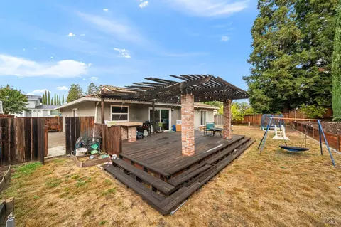 Exterior - 506 Midway Ct, Martinez, CA 94553 photo 10 of 11