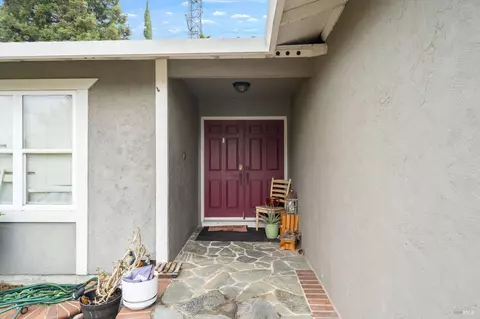 Entry Way - 506 Midway Ct, Martinez, CA 94553 photo 1 of 1