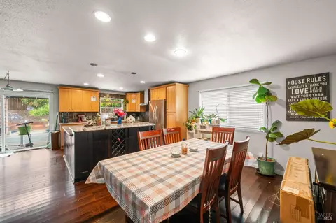 Dining - 506 Midway Ct, Martinez, CA 94553 photo 2 of 3