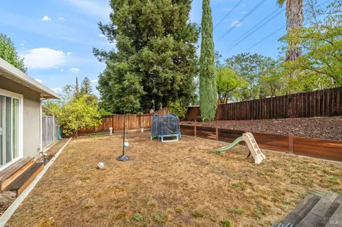 Exterior - 506 Midway Ct, Martinez, CA 94553 photo 5 of 11
