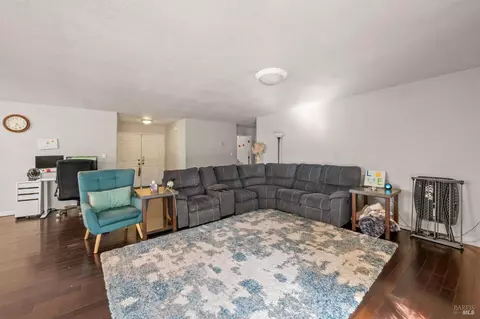 Living - 506 Midway Ct, Martinez, CA 94553 photo 3 of 3
