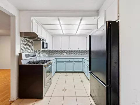 Kitchen - 1025 Alice Ave, Ukiah, CA 95482 photo 3 of 3