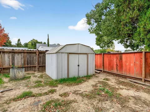 Exterior - 1025 Alice Ave, Ukiah, CA 95482 photo 2 of 4