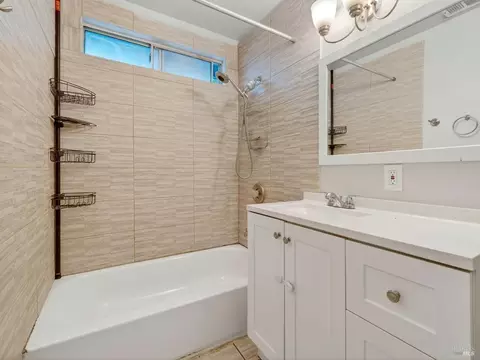Bath - 1025 Alice Ave, Ukiah, CA 95482 photo 1 of 1
