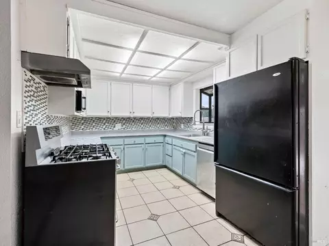 Kitchen - 1025 Alice Ave, Ukiah, CA 95482 photo 1 of 3