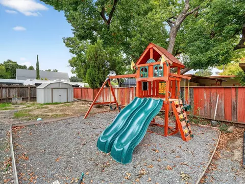 Exterior - 1025 Alice Ave, Ukiah, CA 95482 photo 3 of 4