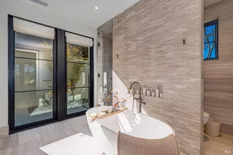 Bath - 108 Vintners Ct, Napa, CA 94559 photo 1 of 1