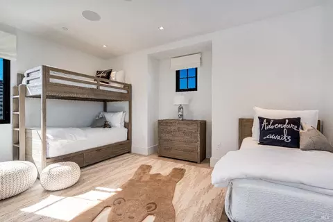 Bedroom - 108 Vintners Ct, Napa, CA 94559 photo 4 of 4