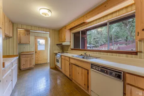 555 Redwood Ave, Willits, CA 95490 photo 5