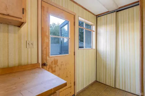 555 Redwood Ave, Willits, CA 95490 photo 8