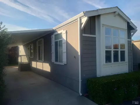 97 Candlewood Dr, Petaluma, CA 94954