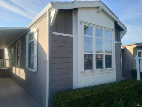 97 Candlewood Dr, Petaluma, CA 94954
