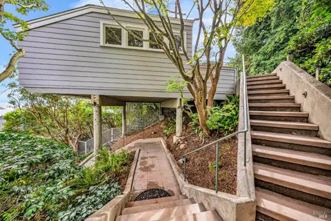 Exterior - 40 Currey Ave, Sausalito, CA 94965 photo 4 of 10