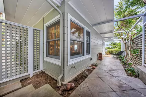 Exterior - 40 Currey Ave, Sausalito, CA 94965 photo 9 of 10