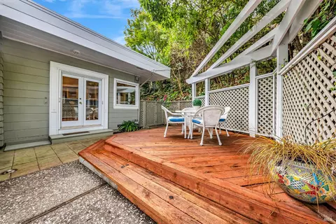 Exterior - 40 Currey Ave, Sausalito, CA 94965 photo 6 of 10