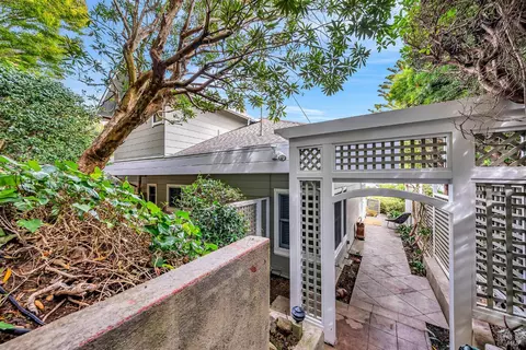 Exterior - 40 Currey Ave, Sausalito, CA 94965 photo 3 of 10