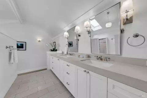 Bath - 40 Currey Ave, Sausalito, CA 94965 photo 4 of 4