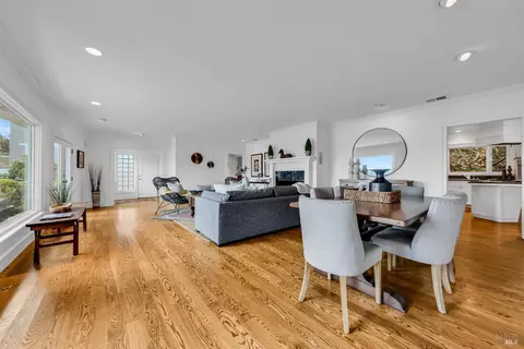 Dining - 40 Currey Ave, Sausalito, CA 94965 photo 1 of 2