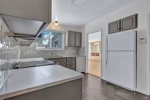 Kitchen - 187 Fleming Ave, Vallejo, CA 94590 photo 2 of 4