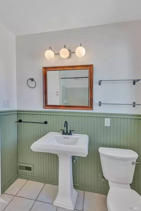 Bath - 187 Fleming Ave, Vallejo, CA 94590 photo 3 of 6