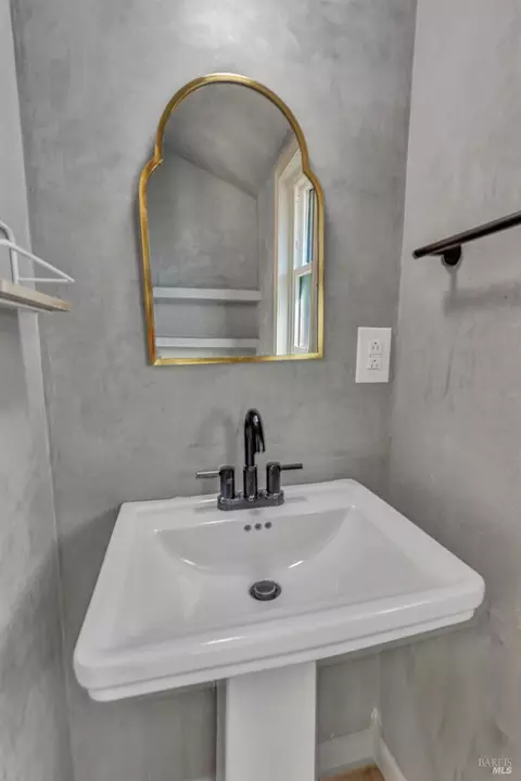 Bath - 187 Fleming Ave, Vallejo, CA 94590 photo 4 of 6