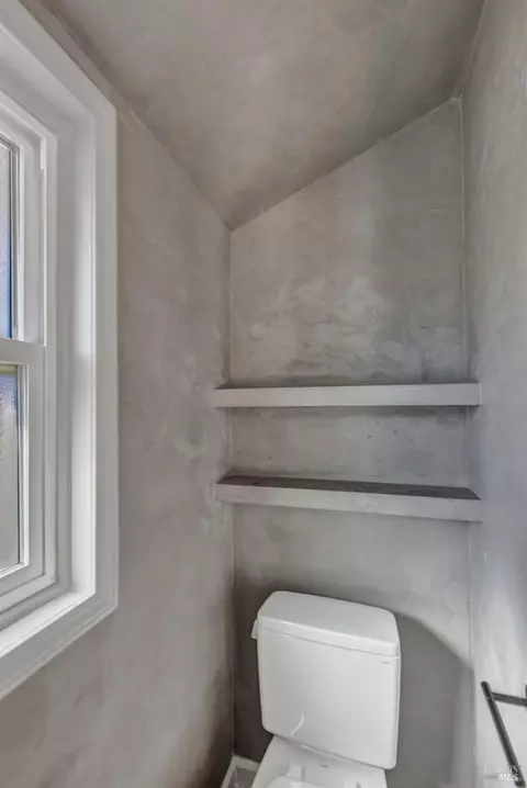 Bath - 187 Fleming Ave, Vallejo, CA 94590 photo 5 of 6