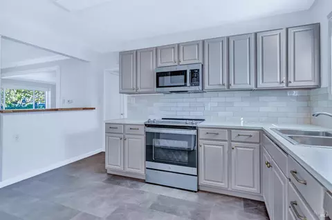 Kitchen - 187 Fleming Ave, Vallejo, CA 94590 photo 4 of 4