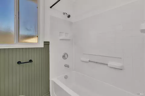 Bath - 187 Fleming Ave, Vallejo, CA 94590 photo 2 of 6